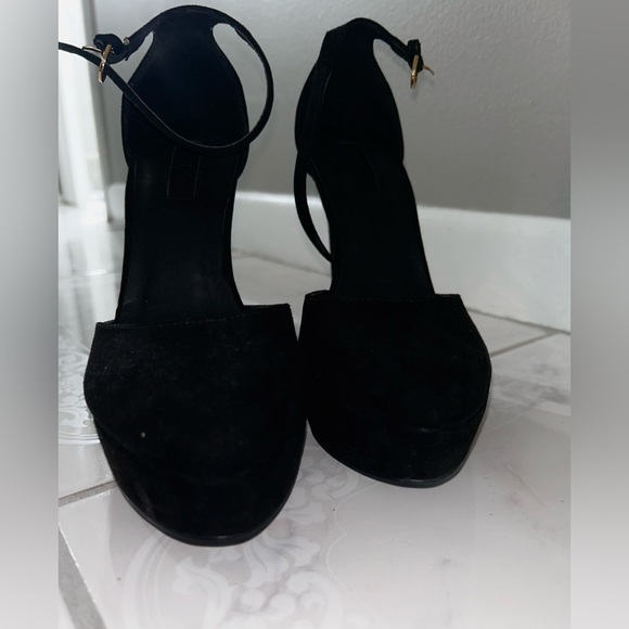 Black heels Forever 21 like new!! - Picture 3 of 4